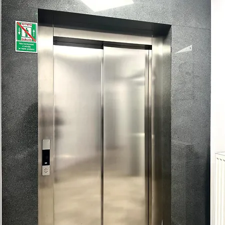 Przyjazni 16 26 - Self Check-in 20h - Lift